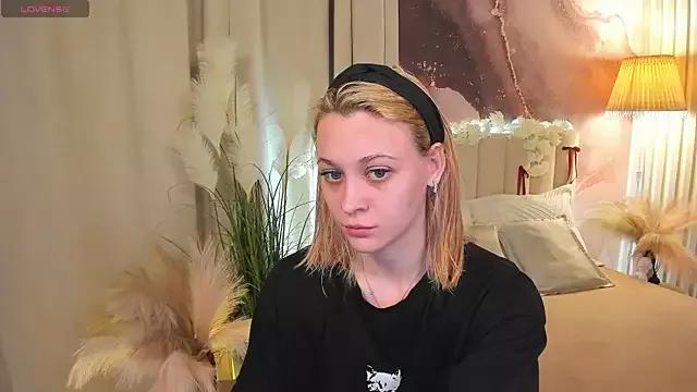 Amanda_Fit_and_Sweet from StripChat is Freechat