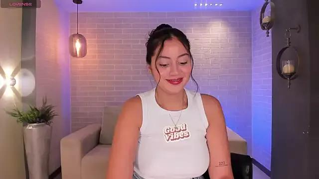 AmbarJames_ from StripChat is Freechat