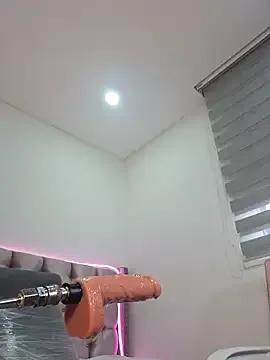 Freechat Anal_Luucia on StripChat