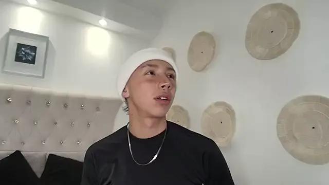AndressBrown from StripChat is Freechat