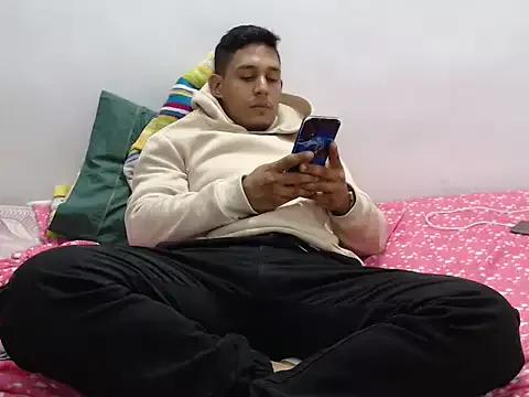 andrewcaxo from StripChat is Freechat