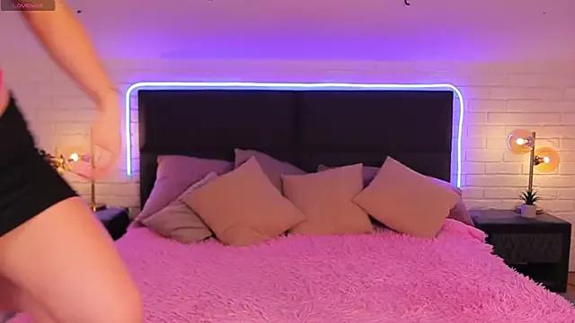 Angel___Blond from StripChat is Freechat