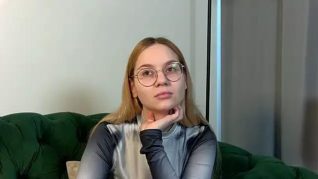 AnidiBerry from StripChat is Freechat
