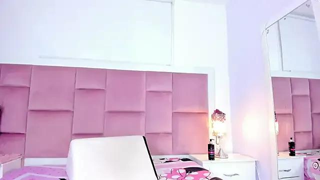 AnieRey from StripChat is Freechat