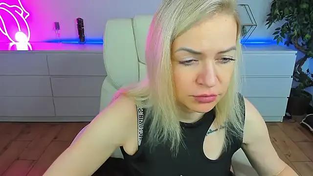 Anna_Snows from StripChat is Freechat