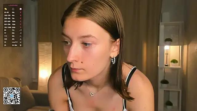 AnnaleeJennie from StripChat is Freechat