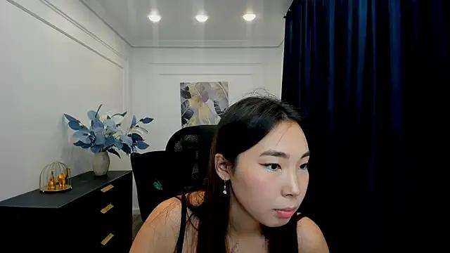 AnnaReyla from StripChat