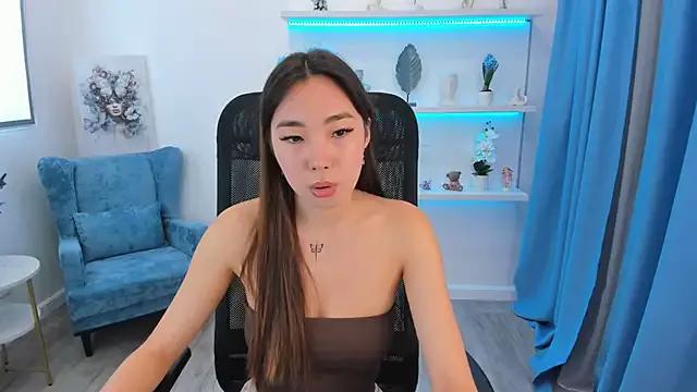 AnnaReyla from StripChat