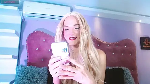 Freechat AnnaRouseQueen on StripChat