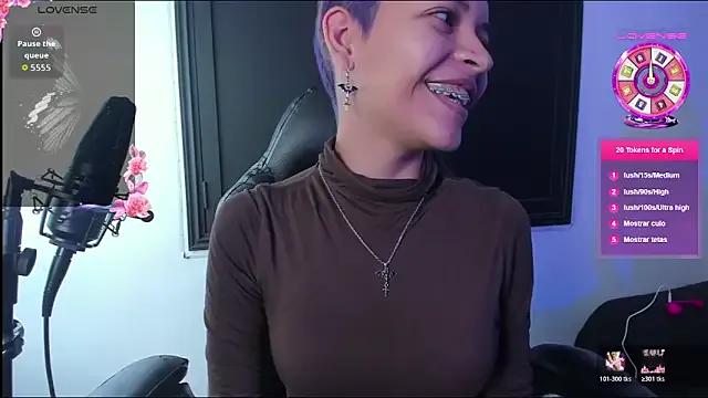 Anny_Kiitty on StripChat