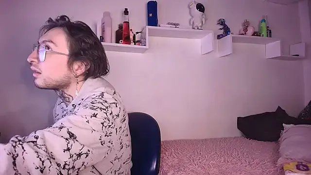 Freechat annyharriis on StripChat