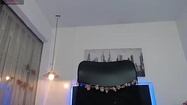 Antonella__b — Suck 2 fingers whit saliva(5min)