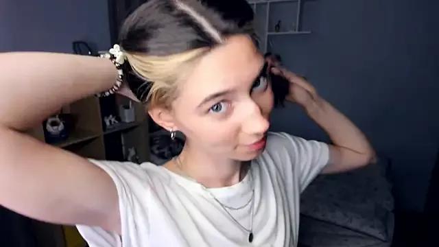 AntonettaTarring from StripChat is Freechat