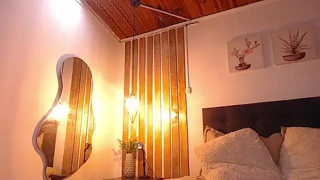 ariana_velvet_ from StripChat is Freechat