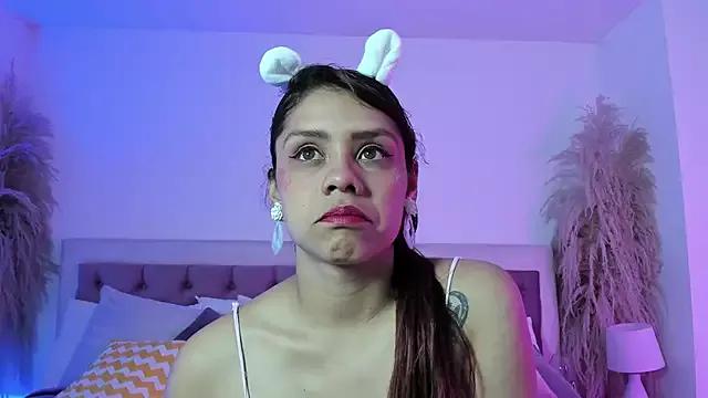 Arianaa_collins from StripChat is Freechat