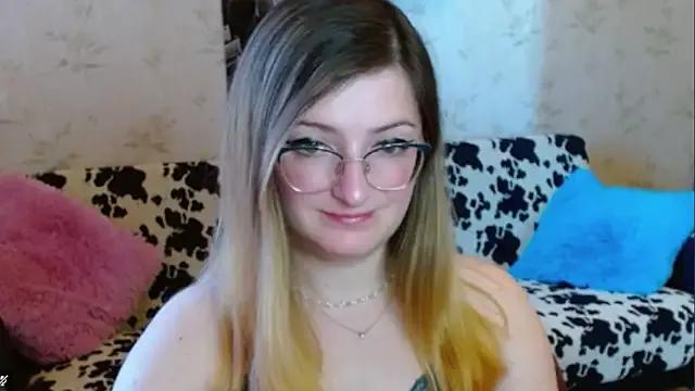 Arielsssplash from StripChat is Freechat