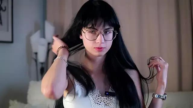 ArlineJanik from StripChat is Freechat