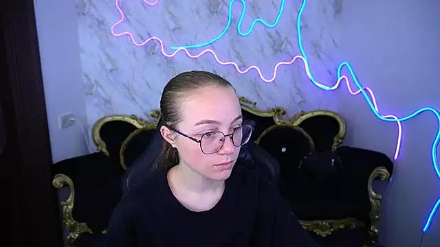 ArrinaWairr from StripChat is Freechat