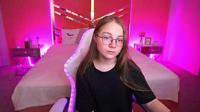 ArrinaWairr from StripChat is Freechat
