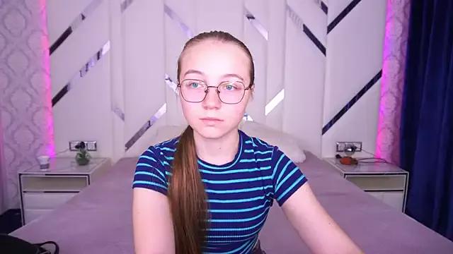 ArrinaWairr from StripChat is Freechat