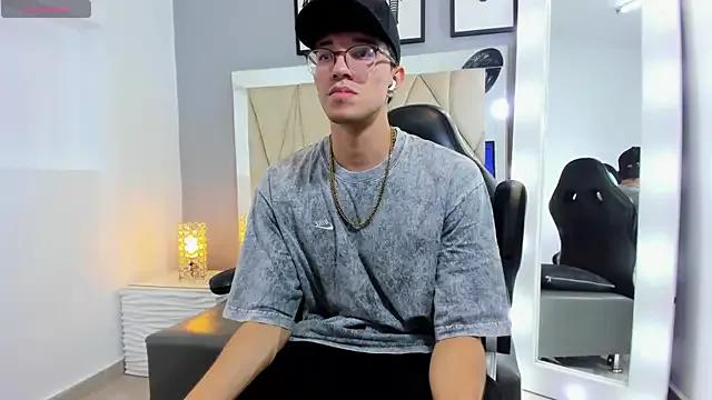 Arthur_Daviess from StripChat is Freechat