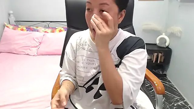 AsianB00bGoddess on StripChat 