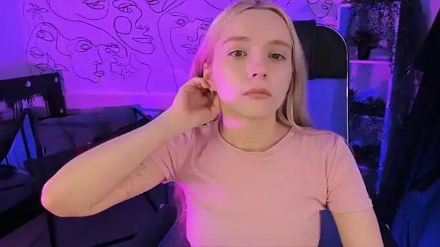 AuroraWrenfield from StripChat is Freechat