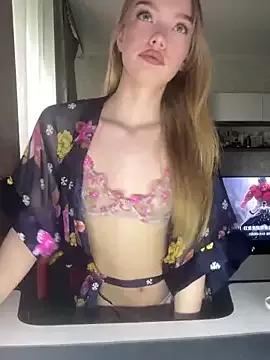 AutumnGloria from StripChat is Freechat