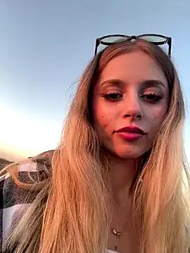 BabyAnais from StripChat is Freechat