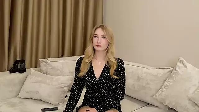 Bella__rose from StripChat