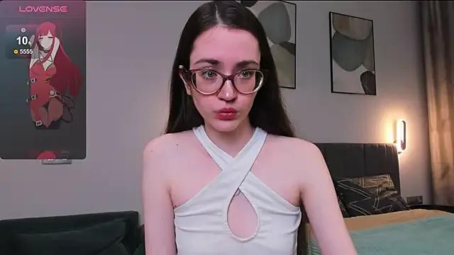 bellacatlovesmeat from StripChat is Freechat