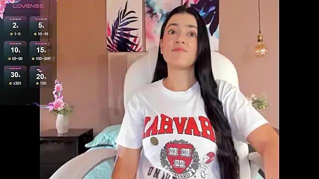 BellaClaiir on StripChat 