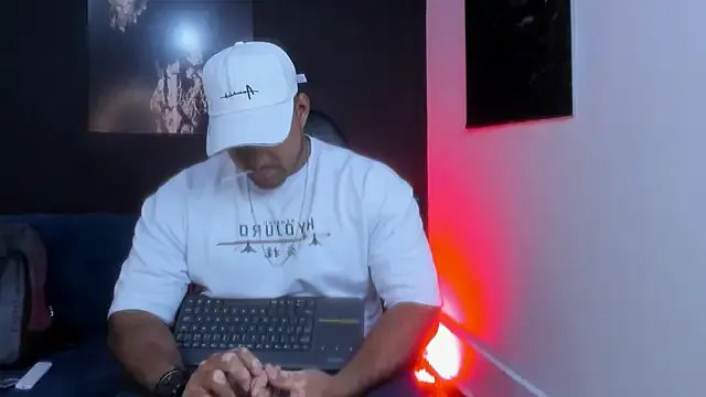 Freechat Big_furry_bear13 on StripChat