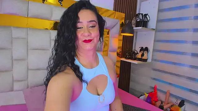 Freechat bigass_monic on StripChat