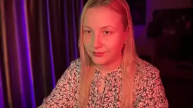 Freechat BikiHellena on StripChat