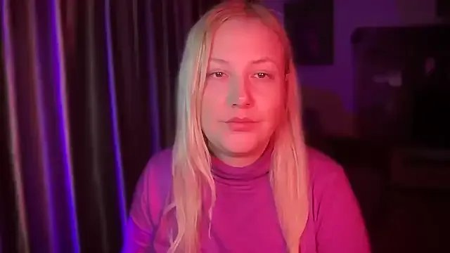 Freechat BikiHellena on StripChat