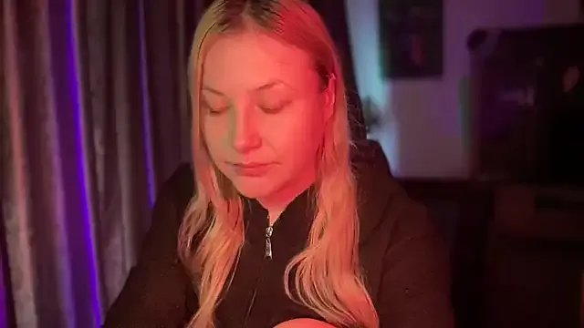 Freechat BikiHellena on StripChat