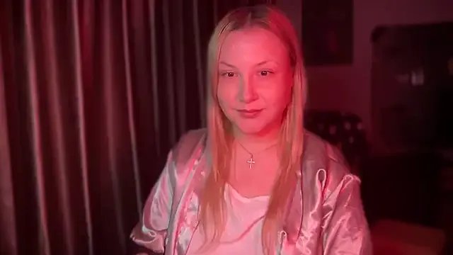 Freechat BikiHellena on StripChat