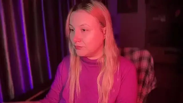 Freechat BikiHellena on StripChat