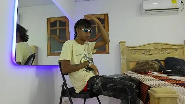 Freechat black_boy22_ on StripChat