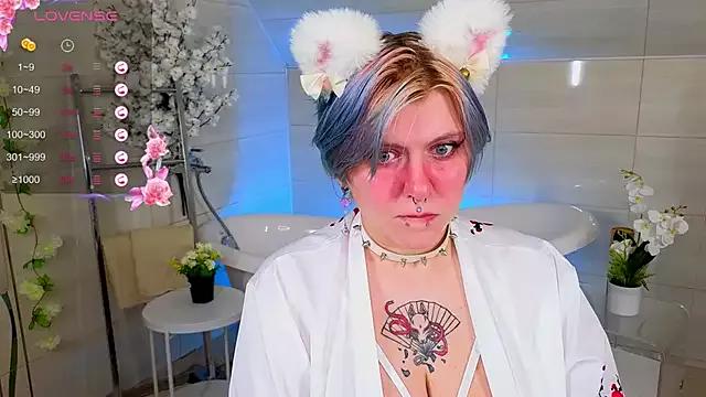 bluelunaray from StripChat is Freechat
