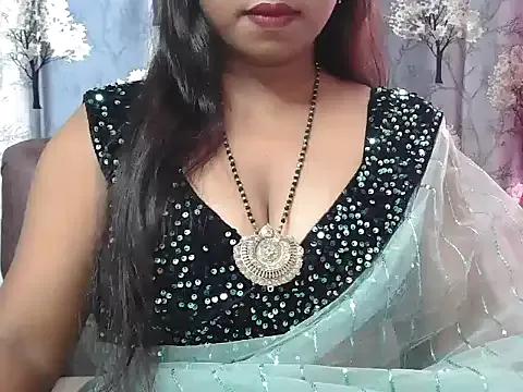 bold_naina on StripChat