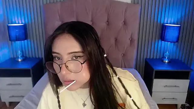 Bonnali_lune from StripChat