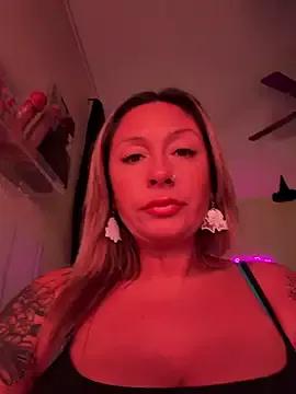 Freechat bossyroxy84 on StripChat
