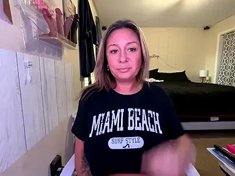 Freechat bossyroxy84 on StripChat