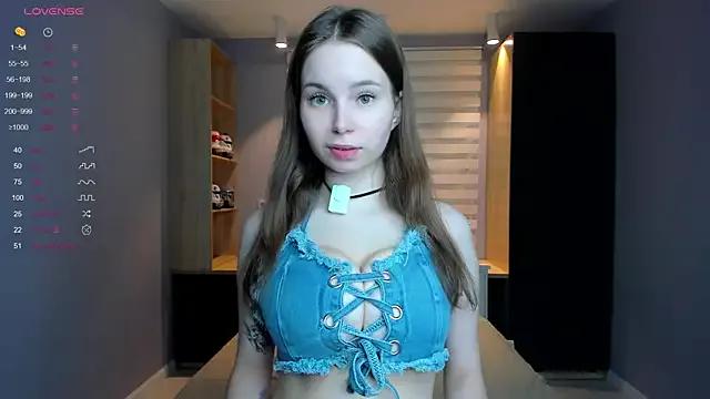 BriannaPeterss from StripChat is Freechat