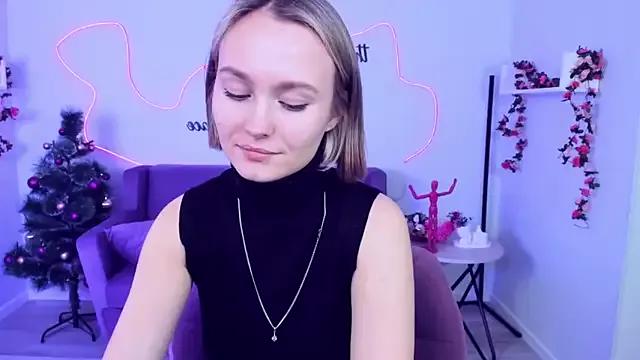 Freechat BritnieCute on StripChat