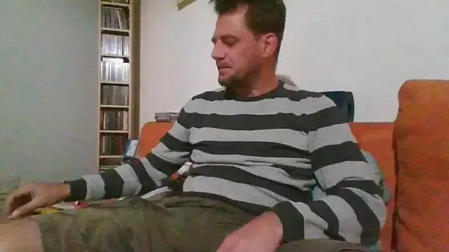 bullishgreenJan from StripChat is Freechat