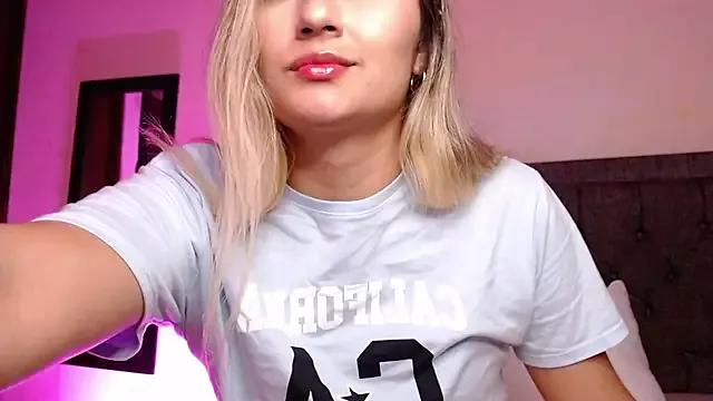 Bunnie_mia from StripChat is Freechat