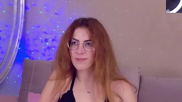 Freechat CaitlinMoon on StripChat